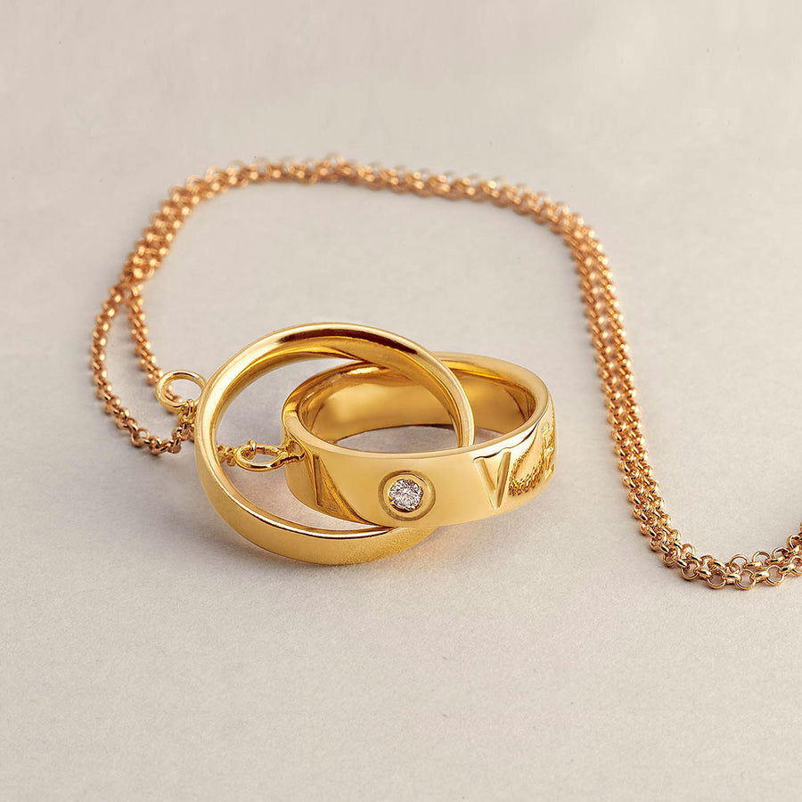 Colgante Cercles, plata acabada en oro, con diamante de 2 mm.